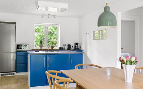 Falka - 30Km from the Sea: Möbel, Flooring, Interior Design, Holz, Fussboden, Decke, Countertop, Küche, Zuhause, Beleuchtung