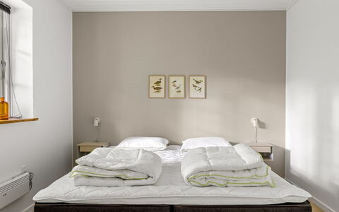 Falka - 30Km from the Sea: Bett, Schlafzimmer, Möbel, Interior Design, Fussboden, Linens, Bedding, Flooring, Textil, Bettdecke