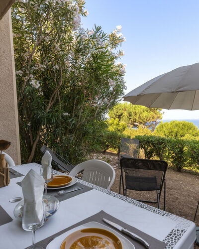 U Sognu: Gartenmöbel, Landscaping, Tisch Im Freien, Garten, Küche & Esszimmer Tisch, Stuhl, Schatten, Eco Hotel, Garten, Resort