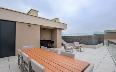 Unterkunft:&nbsp;Petram Villa with Rooftop Pool 121.9