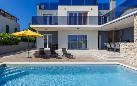 Serenissima: Wohnung, Balkon, Küste, Hotel, Resort, Strandresort, Ferienort, Bucht, Penthouse