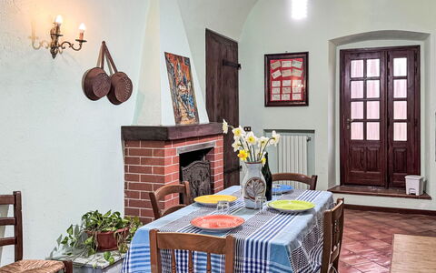 Cadivino: Möbel, Interior Design, Wand, Flooring, Stuhl, Tabelle, Holz, Decke, Küche & Esszimmer Tisch, Esszimmer