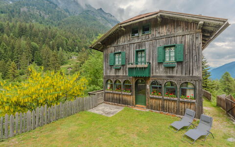 Villa Ragada: Möbel, Interior Design, Flooring, Fussboden, Holzboden, Holz, Stuhl, Decke, Küche & Esszimmer Tisch, Tabelle