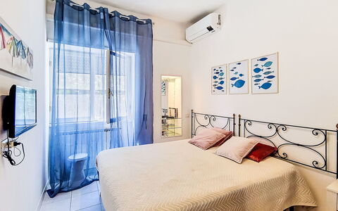 Bemi' Al Mare: Bett, Schlafzimmer, Möbel, Flooring, Fussboden, Interior Design, Wohnung, Zimmer, Bettdecke, Bedding