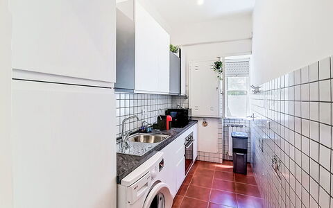 Bemi' Al Mare: Major Appliance, Flooring, Fussboden, Waschmaschine, Küche, Interior Design, Küchengerät, Countertop, Haushaltsgerät, Decke