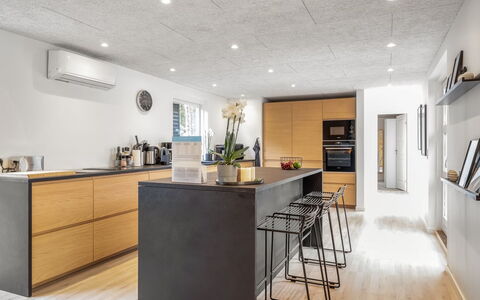 Keijo - from the Sea: Küche, Möbel, Flooring, Countertop, Interior Design, Holz, Fussboden, Küchengerät, Decke, Haushaltsgerät