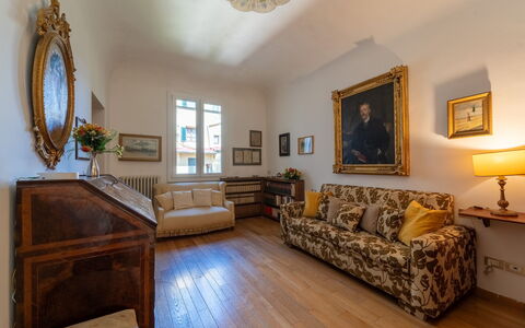 Casa dello Scrittore: Möbel, Interior Design, Wand, Holz, Bilderrahmen, Flooring, Couch, Fussboden, Wohnzimmer, Zimmer