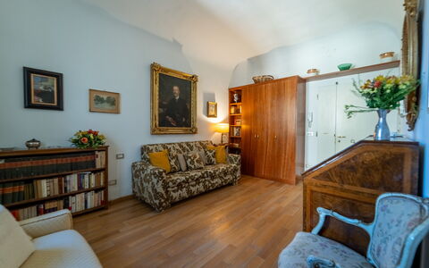 Casa dello Scrittore: Möbel, Interior Design, Wand, Flooring, Holz, Fussboden, Couch, Bilderrahmen, Zimmer, Wohnzimmer
