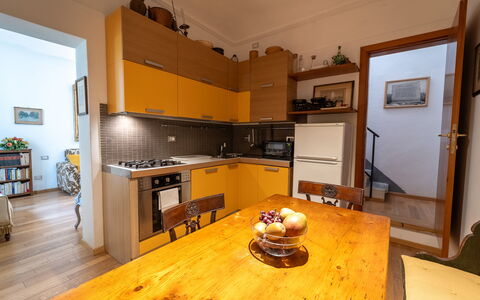 Casa dello Scrittore: Küche, Interior Design, Küchengerät, Möbel, Flooring, Countertop, Major Appliance, Holz, Zimmer, Fussboden