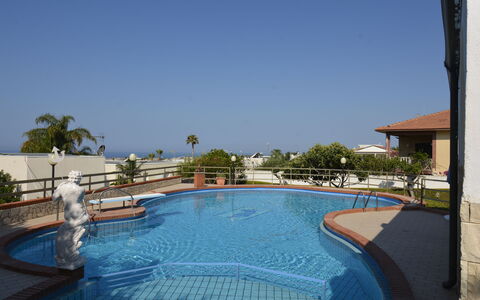 Villa Sole Mare: Schwimmbad, Resort, Stuhl, Schatten, Eco Hotel, Hotel, Balkon, Gartenmöbel, Villa