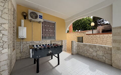 Villa Sole Mare: Wand, Fussboden, Flooring, Verbundwerkstoff, Beton, Fliese, Holzbeize, Balkon, Flagstone