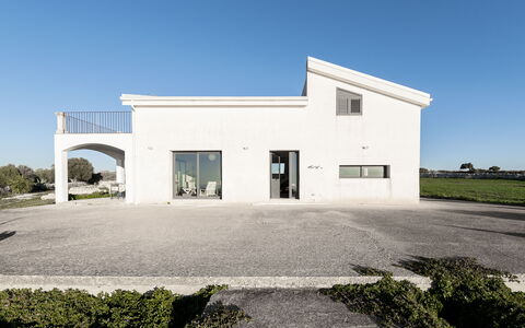 Villa Costa: Himmel, Die Architektur, Zuhause, Verbundwerkstoff, Estate, Beton, Auffahrt, Gips, Villa
