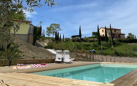 Villa i Fiori: Schwimmbad, Möbel, Gartenmöbel, Stuhl, Resort, Garten, Sonnenliege, Zimmerpflanze, Villa, Hinterhof