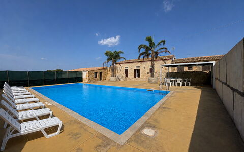L'Oasi di Salvo: Blau, Schwimmbad, Resort, Freizeitzentrum, Hotel