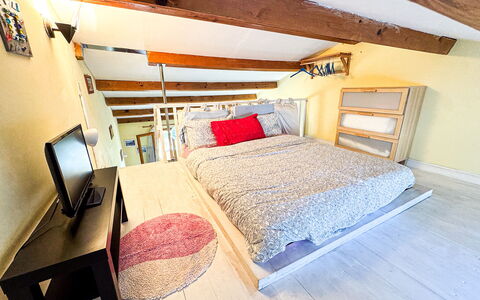 Ostrica: Möbel, Interior Design, Flooring, Schlafzimmer, Bett, Fussboden, Holz, Zimmer, Decke, Holzboden