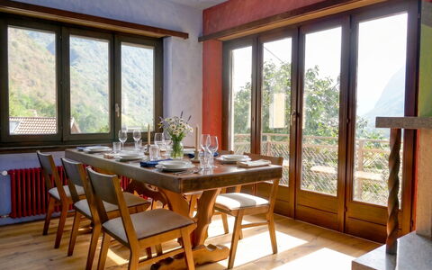 Casa Malva: Möbel, Tabelle, Interior Design, Stuhl, Holz, Esszimmer, Küche & Esszimmer Tisch, Flooring, Fussboden, Decke