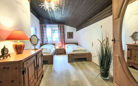 Casa Primavera B31: Möbel, Interior Design, Bett, Decke, Schlafzimmer, Holz, Fussboden, Zimmer, Bettdecke, Bedding