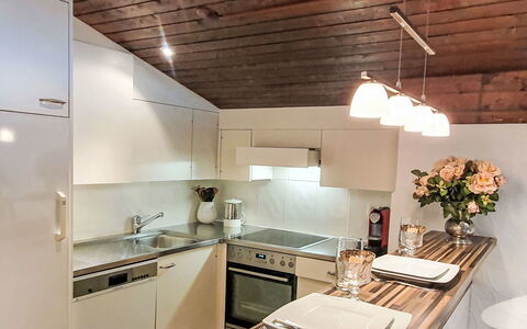 Casa Primavera B31: Interior Design, Küche, Möbel, Countertop, Flooring, Holz, Decke, Küchengerät, Major Appliance, Light Fixture