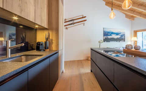 Flims 796: Küche, Interior Design, Holz, Flooring, Countertop, Decke, Möbel, Fussboden, Cabinetry, Zuhause