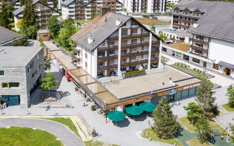 Laax 71: Gebäude, Wohngebiet, Die Architektur, Haus, Zuhause, Urban Design, Menschliche Siedlung, Wohnung, Bergstation, Vorort