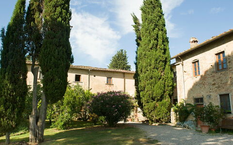 Il Poggio: Himmel, Pflanze, Wolke, Fenster, Gebäude, Baum, Grundstueck, Gras, Landschaft, Hütte