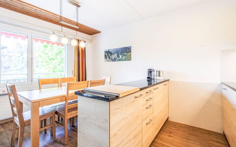 Val Signina 4-8: Möbel, Gartenmöbel, Tabelle, Interior Design, Stuhl, Tisch Im Freien, Küche & Esszimmer Tisch, Schatten, Blumentopf, Zimmerpflanze
