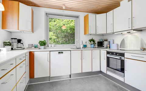 Flor - 900M from the Sea: Küche, Küchengerät, Major Appliance, Countertop, Interior Design, Flooring, Spüle, Decke, Zuhause, Cabinetry