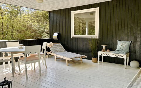 Flor - 900M from the Sea: Möbel, Meer, Stuhl, Schatten, Balkon, Gartenmöbel, Eco Hotel, Küste, Deck, Holzbeize