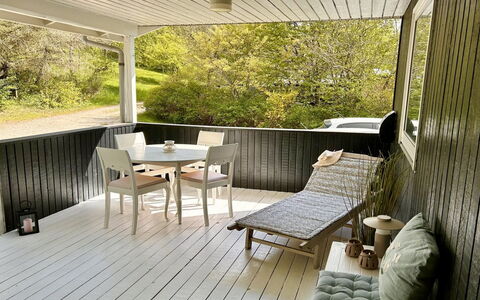Flor - 900M from the Sea: Möbel, Meer, Stuhl, Schatten, Balkon, Gartenmöbel, Eco Hotel, Küste, Deck, Holzbeize