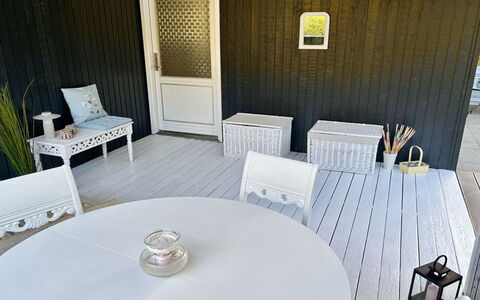 Flor - 900M from the Sea: Möbel, Meer, Stuhl, Schatten, Balkon, Gartenmöbel, Eco Hotel, Küste, Deck, Holzbeize
