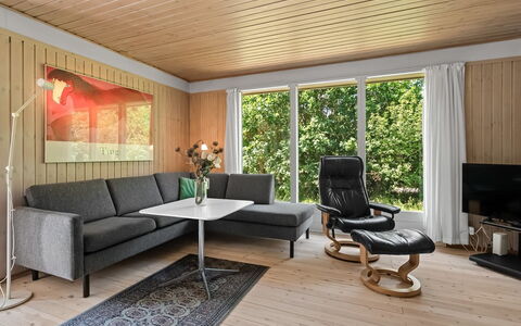 Ursula - 7Km from the Sea: Möbel, Interior Design, Flooring, Holz, Fussboden, Couch, Wohnzimmer, Tabelle, Holzboden, Zuhause