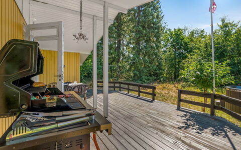 Ursula - 7Km from the Sea: Holz, Veranda, Schatten, Deck, Hartholz, Planke, Treppe, Outdoor Struktur, Abstellgleis, Geländer