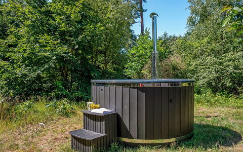 Ursula - 7Km from the Sea: Garten, Hinterhof, Garten, Gartenbauten, Armatur, Outdoor Struktur, Blockhaus