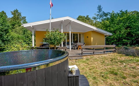 Ursula - 7Km from the Sea: Hütte, Schatten, Garten, Design, Landscaping, Hinterhof, Gartenbauten, Schwimmbad, Eco Hotel, Deck
