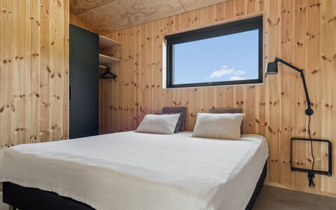 Ania - 500M from the Sea: Holz, Holzbeize, Hartholz, Planke, Sperrholz, Schlafzimmer, Bettrahmen, Design, Holz, Bett