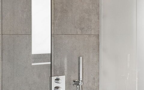 Ania - 500M from the Sea: Armatur, Flooring, Fussboden, Badezimmer, Zapfhahn, Sinken, Installation, Fliese