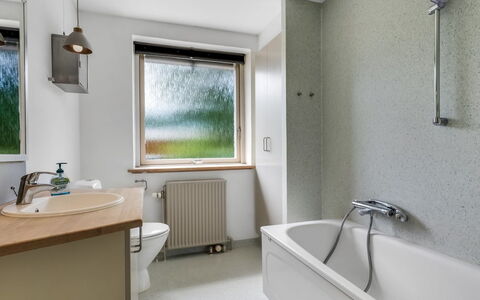 Ulv - from the Sea: Wand, Armatur, Flooring, Interior Design, Badezimmer, Zapfhahn, Badewanne, Decke, Fussboden, Installation