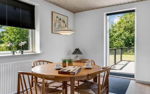 Ulv - from the Sea: Möbel, Interior Design, Flooring, Holz, Esszimmer, Stuhl, Tabelle, Küche & Esszimmer Tisch, Light Fixture, Decke