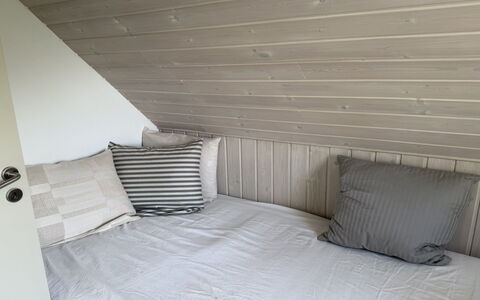 Ulv - from the Sea: Holz, Fussboden, Flooring, Interior Design, Linens, Schlafzimmer, Kissen, Zimmer, Kissen