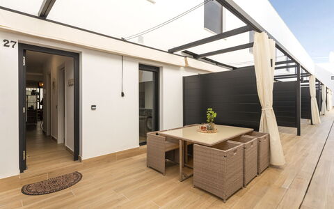 Playa Cruz: Möbel, Schlafzimmer, Bett, Fussboden, Bedding, Wohnung, Interior Design, Flooring, Bettdecke, Bettrahmen