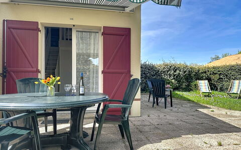 Le Domaine du Golf: Möbel, Schlafzimmer, Bett, Fussboden, Bedding, Wohnung, Interior Design, Flooring, Bettdecke, Bettrahmen