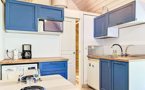 Logoden: Möbel, Schlafzimmer, Bett, Fussboden, Bedding, Wohnung, Interior Design, Flooring, Bettdecke, Bettrahmen