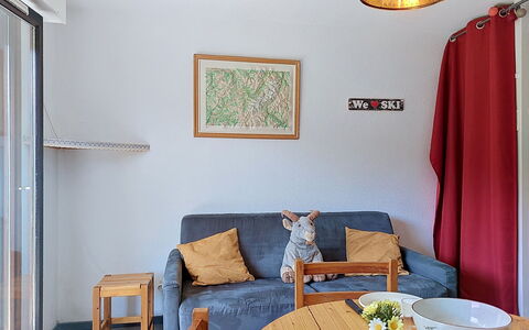 Turquoise: Möbel, Schlafzimmer, Bett, Fussboden, Bedding, Wohnung, Interior Design, Flooring, Bettdecke, Bettrahmen