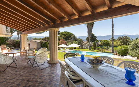 Bleu Isolella: Resort, Schwimmbad, Möbel, Zuhause, Eco Hotel, Schatten, Stuhl, Estate, Garten, Villa