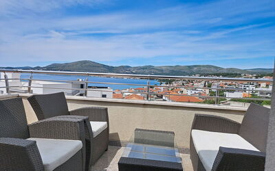 Trogir Okrug Gornji 259: Gras, Haus, Ländliches Gebiet, Hütte, Dach, Zuhause, Landschaft, Einfach, Grundstueck