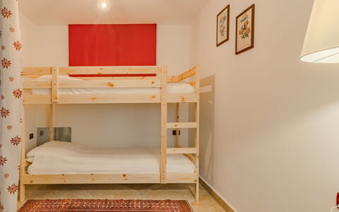 Ciasina Alpina: Interior Design, Bett, Möbel, Schlafzimmer, Fussboden, Flooring, Wand, Holz, Zimmer, Bettdecke