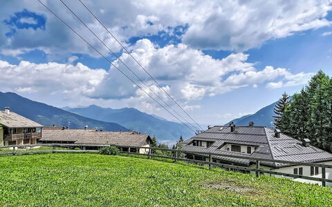 Ciasina Alpina: Gras, Haus, Ländliches Gebiet, Hütte, Dach, Zuhause, Landschaft, Einfach, Grundstueck