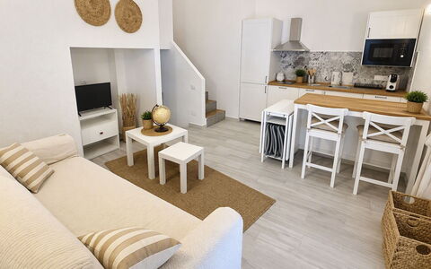 Porto Luna 1: Möbel, Interior Design, Flooring, Fussboden, Holz, Zimmer, Wohnzimmer, Couch, Holzboden, Tabelle