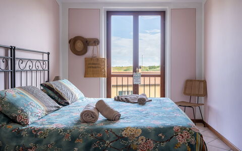 Terrazza sulla Luna, Casciana Terme: Schlafzimmer, Bett, Bettdecke, Bedding, Holz, Linens, Möbel, Interior Design, Textil, Bettrahmen
