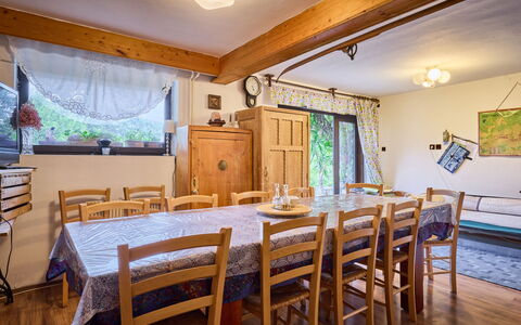 Černý: Möbel, Interior Design, Holz, Decke, Esszimmer, Tabelle, Küche & Esszimmer Tisch, Stuhl, Flooring, Zimmer